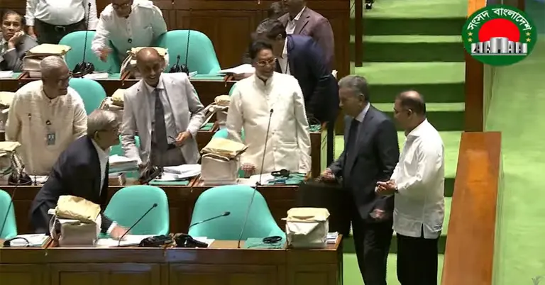 সংসদে প্রবেশ করেছেন প্রধানমন্ত্রী ও অর্থমন্ত্রী